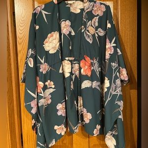 Gorgeous dark green floral kimono